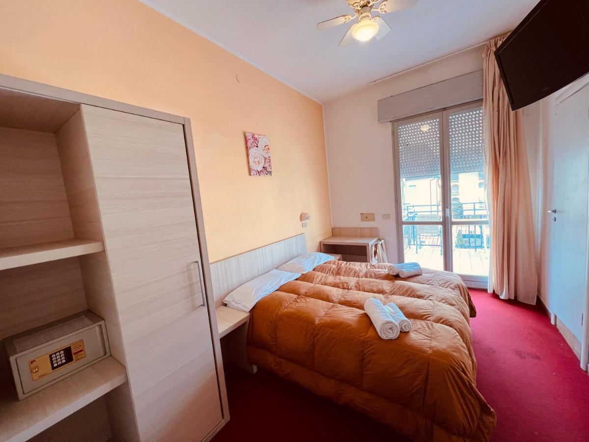 Villa Silvie Rose Cesenatico Ngoại thất bức ảnh