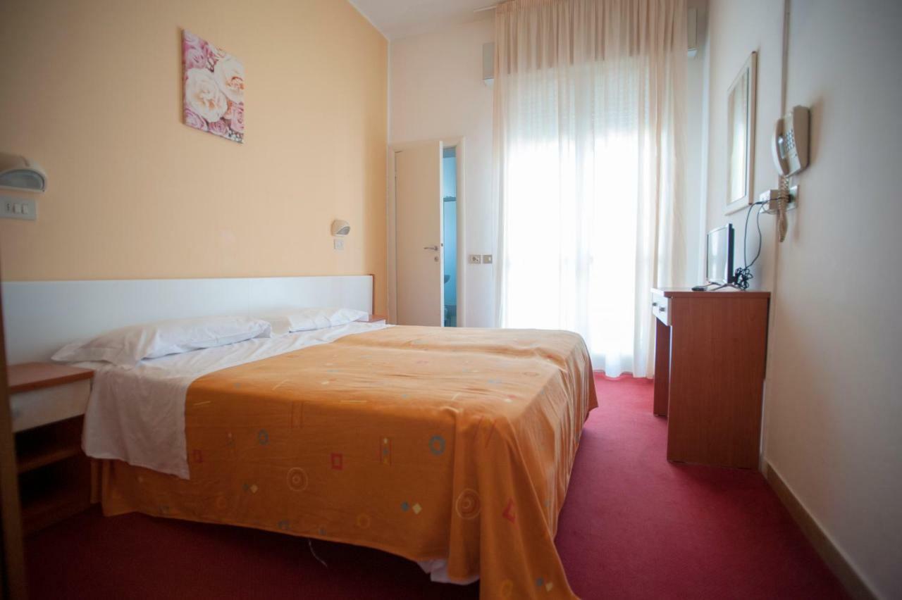 Villa Silvie Rose Cesenatico Ngoại thất bức ảnh